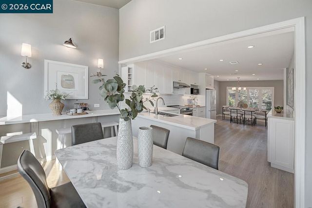 999 Terra California Dr 2, Walnut Creek, CA 94595