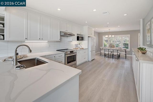 999 Terra California Dr 2, Walnut Creek, CA 94595