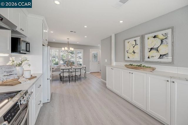 999 Terra California Dr 2, Walnut Creek, CA 94595