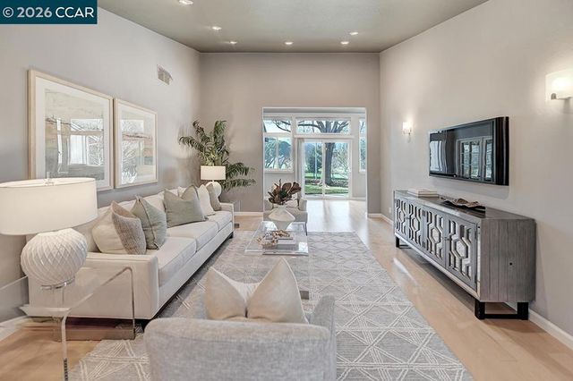 999 Terra California Dr 2, Walnut Creek, CA 94595