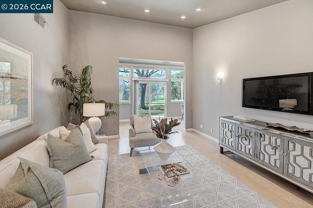 999 Terra California Dr 2, Walnut Creek, CA 94595