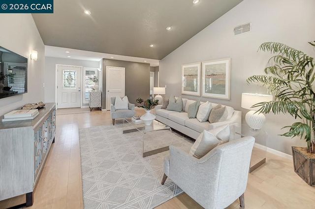 999 Terra California Dr 2, Walnut Creek, CA 94595