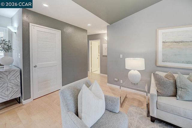 999 Terra California Dr 2, Walnut Creek, CA 94595