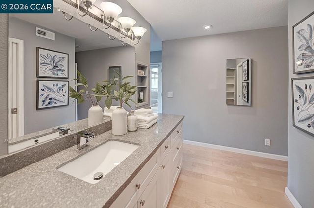 999 Terra California Dr 2, Walnut Creek, CA 94595