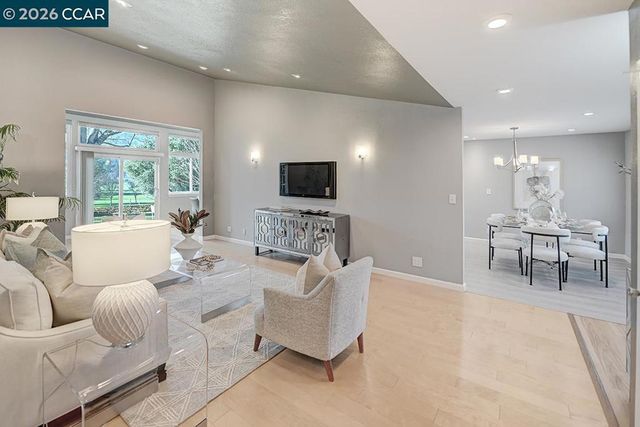 999 Terra California Dr 2, Walnut Creek, CA 94595