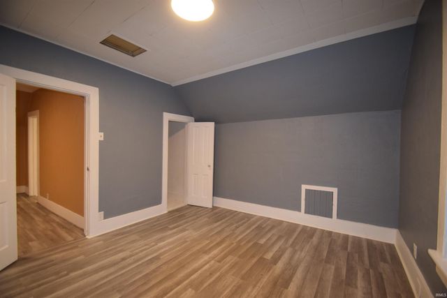 301 N LAKE ST, Syracuse, IN 46567