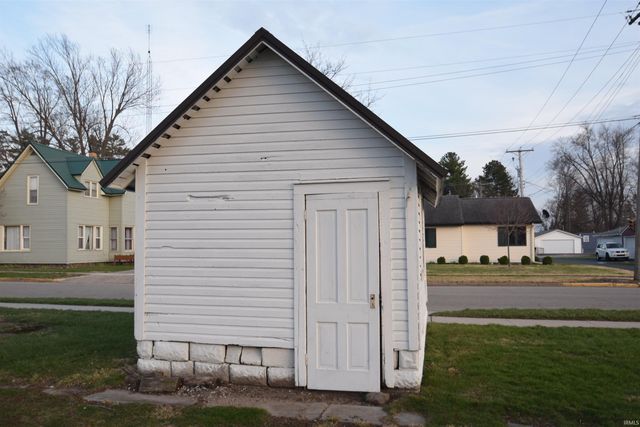 301 N LAKE ST, Syracuse, IN 46567