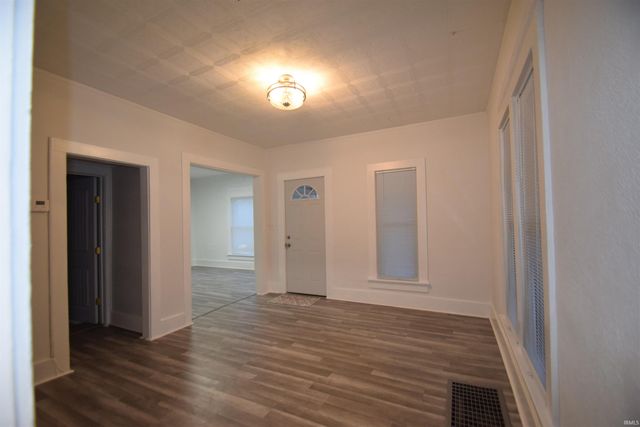 301 N LAKE ST, Syracuse, IN 46567