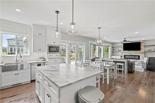 2111 NE 114TH Street, Kansas City, MO 64155