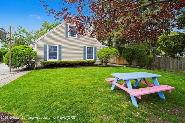 839 King Court, East Lansing, MI 48823