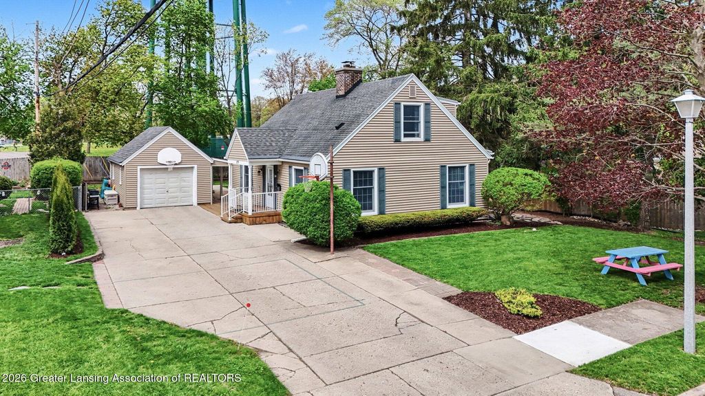 839 King Court, East Lansing, MI 48823