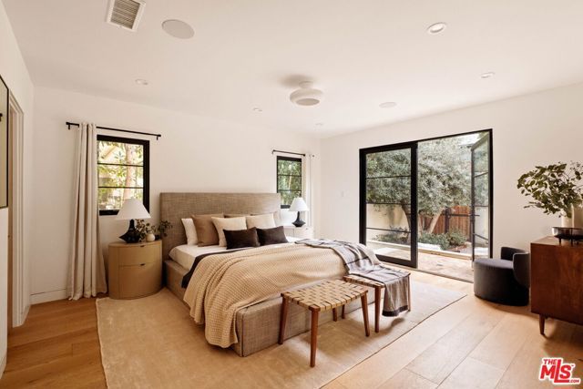 735 N Orlando Avenue, Los Angeles, CA 90069