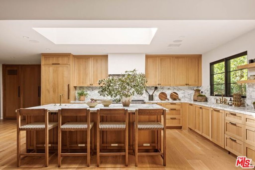 735 N Orlando Avenue, Los Angeles, CA 90069