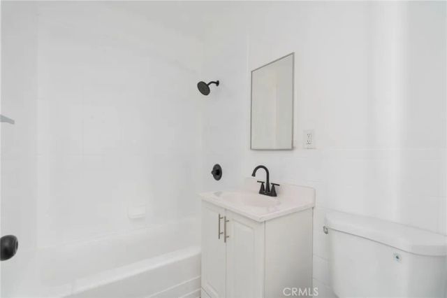 240 E 84 TH, Los Angeles, CA 90003