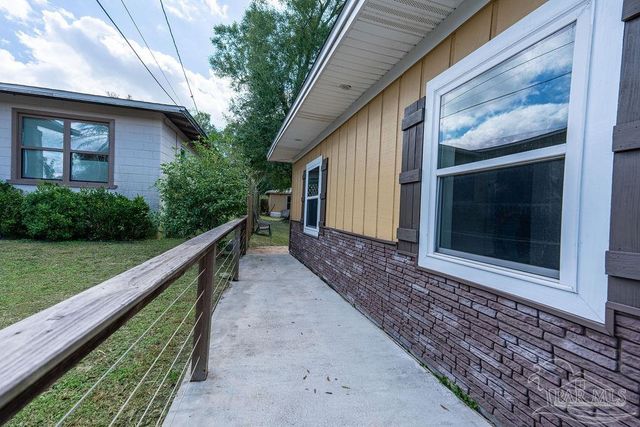 3521 Briar Cliff Dr, Pensacola, FL 32505