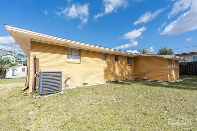 3521 Briar Cliff Dr, Pensacola, FL 32505