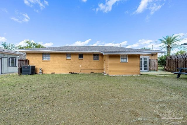 3521 Briar Cliff Dr, Pensacola, FL 32505