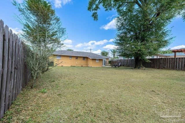 3521 Briar Cliff Dr, Pensacola, FL 32505