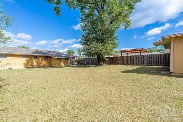 3521 Briar Cliff Dr, Pensacola, FL 32505