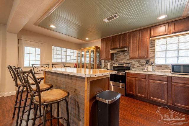 3521 Briar Cliff Dr, Pensacola, FL 32505