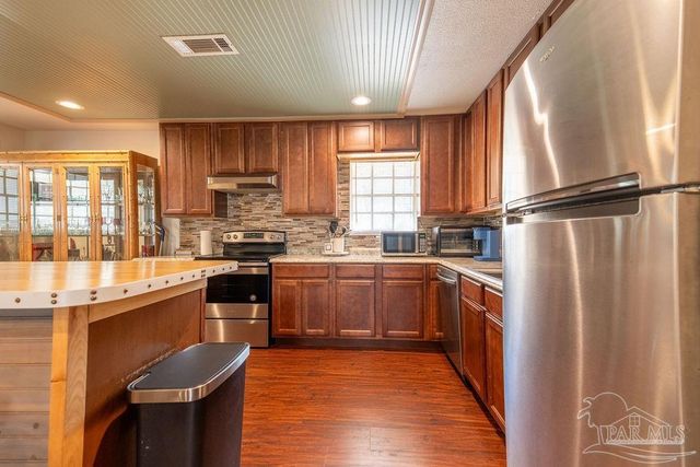 3521 Briar Cliff Dr, Pensacola, FL 32505