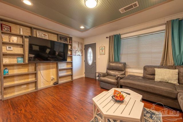 3521 Briar Cliff Dr, Pensacola, FL 32505