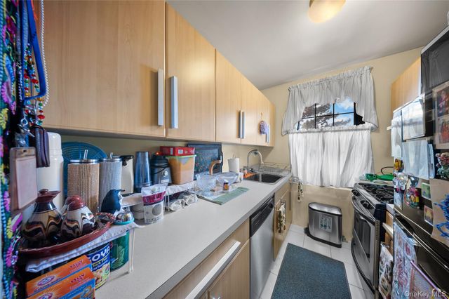 70-79 Park Drive E B, Flushing, NY 11367