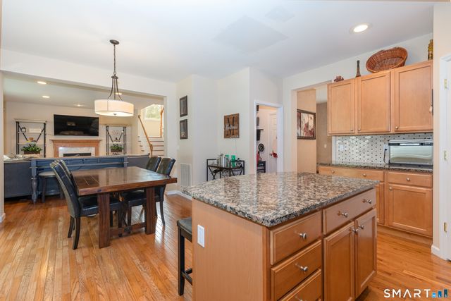 8 Minuteman Circle 8, Southbury, CT 06488