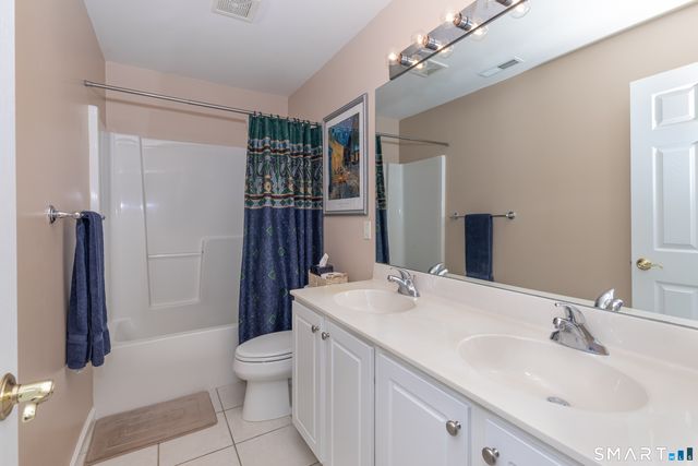 8 Minuteman Circle 8, Southbury, CT 06488