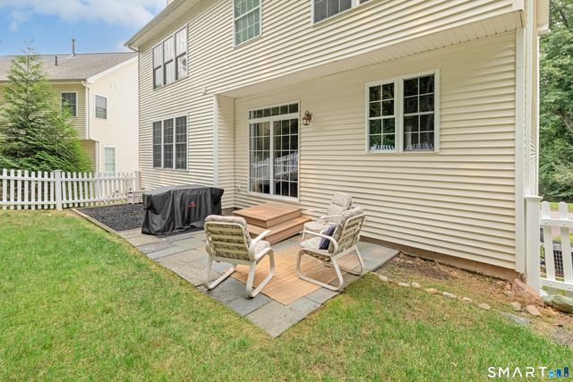8 Minuteman Circle 8, Southbury, CT 06488