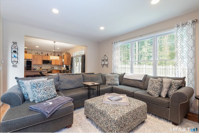 8 Minuteman Circle 8, Southbury, CT 06488
