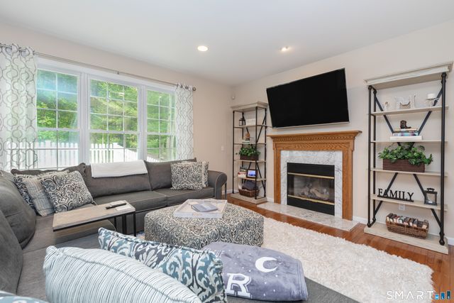 8 Minuteman Circle 8, Southbury, CT 06488