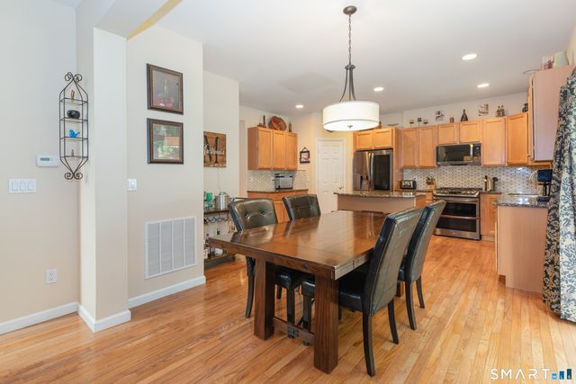 8 Minuteman Circle 8, Southbury, CT 06488