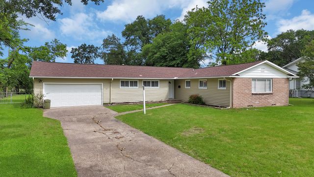 109 Brookhollow Drive, Terrell, TX 75160