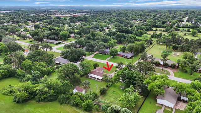 109 Brookhollow Drive, Terrell, TX 75160