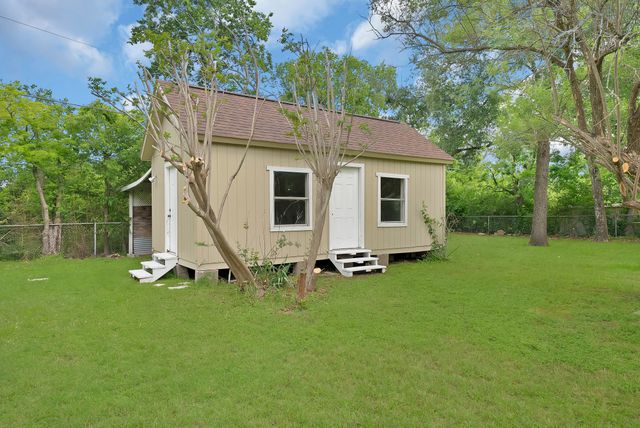 109 Brookhollow Drive, Terrell, TX 75160