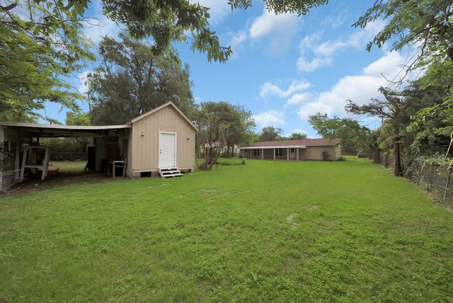 109 Brookhollow Drive, Terrell, TX 75160
