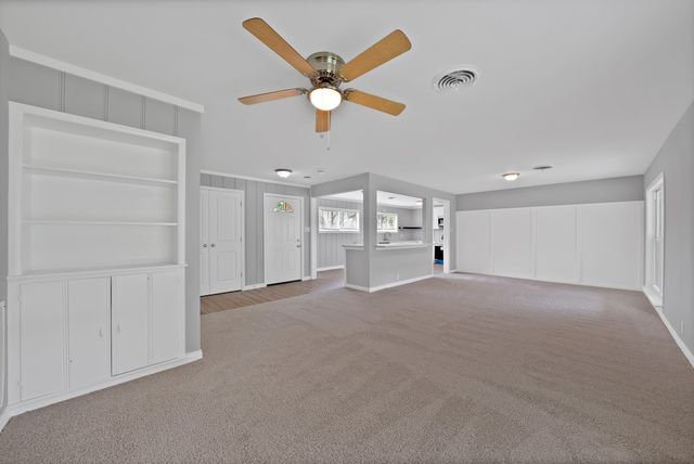 109 Brookhollow Drive, Terrell, TX 75160