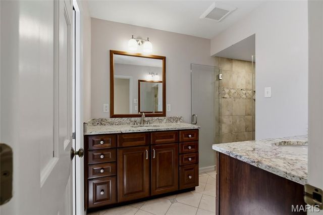 920 Claymark Drive, Town And Country, MO 63131