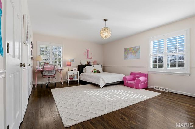 920 Claymark Drive, Town And Country, MO 63131