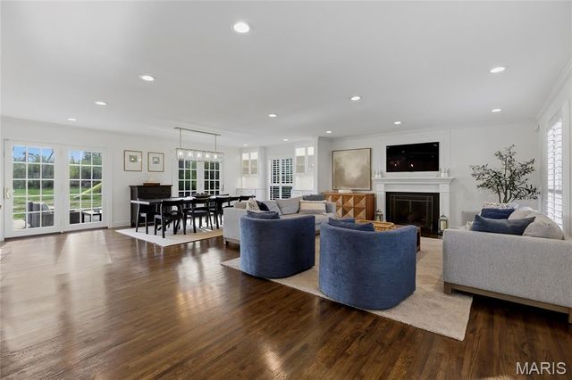 920 Claymark Drive, Town And Country, MO 63131