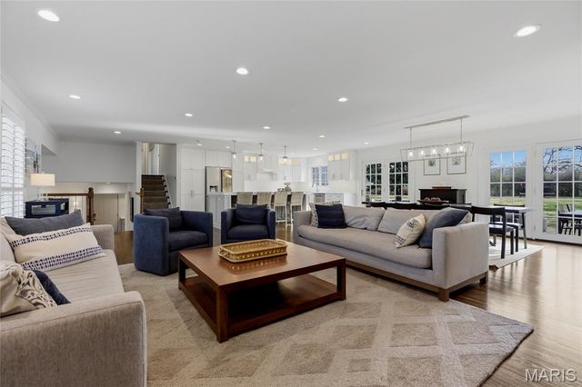 920 Claymark Drive, Town And Country, MO 63131