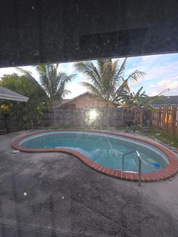 8131 SW 4th Street, North Lauderdale, FL 33068