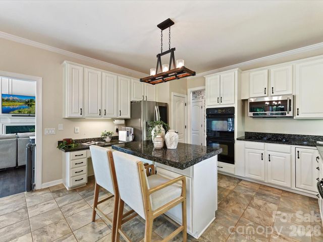 5222 Mcchesney Drive, Charlotte, NC 28269