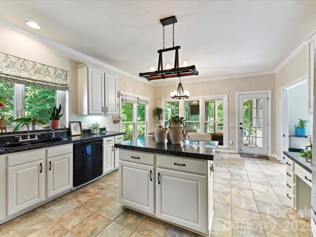 5222 Mcchesney Drive, Charlotte, NC 28269