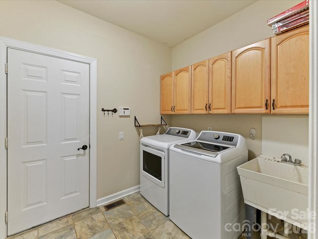 5222 Mcchesney Drive, Charlotte, NC 28269