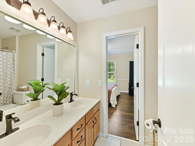 5222 Mcchesney Drive, Charlotte, NC 28269