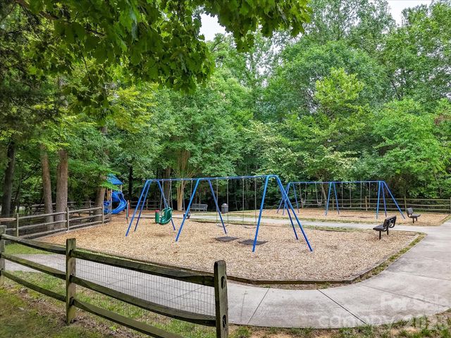 5222 Mcchesney Drive, Charlotte, NC 28269