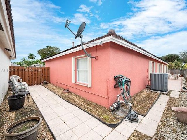 8007 SW 157th Pl, Miami, FL 33193