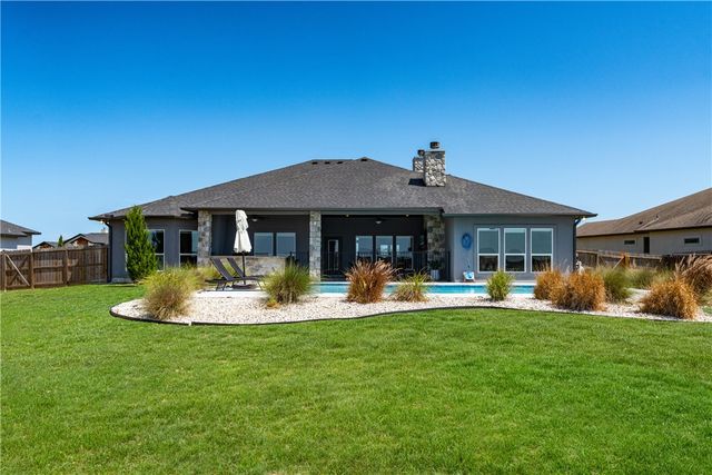 1933 Magnolia Falls Dr, Corpus Christi, TX 78415